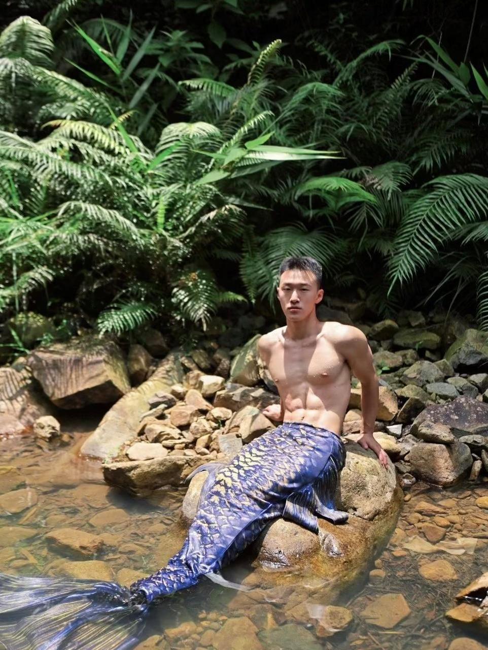 时代发展,男美人鱼都这么婀娜多姿