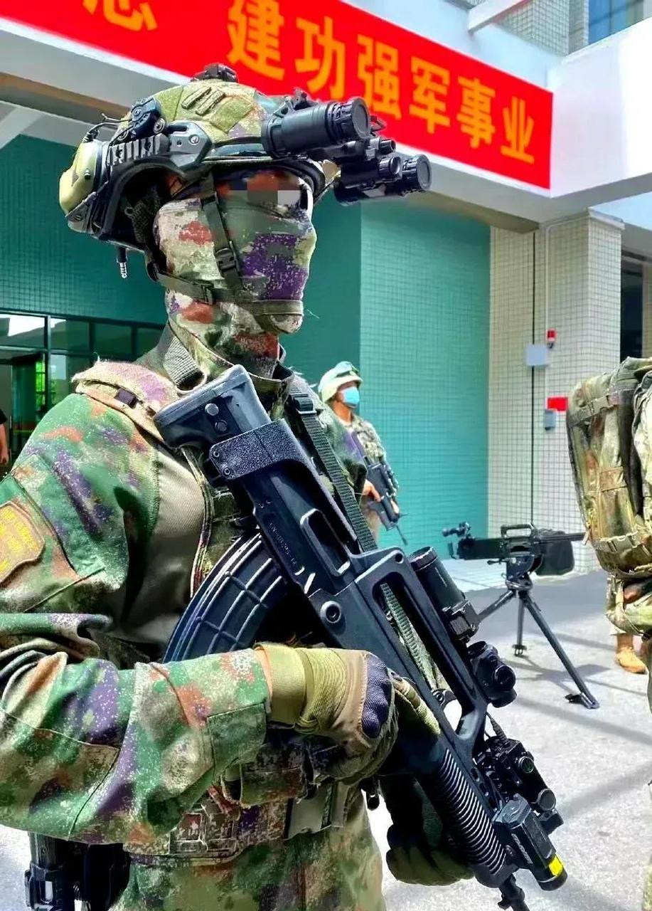 据外媒报道,驻澳部队特种连荣获集体一等功和十年前保护斯诺登有关.