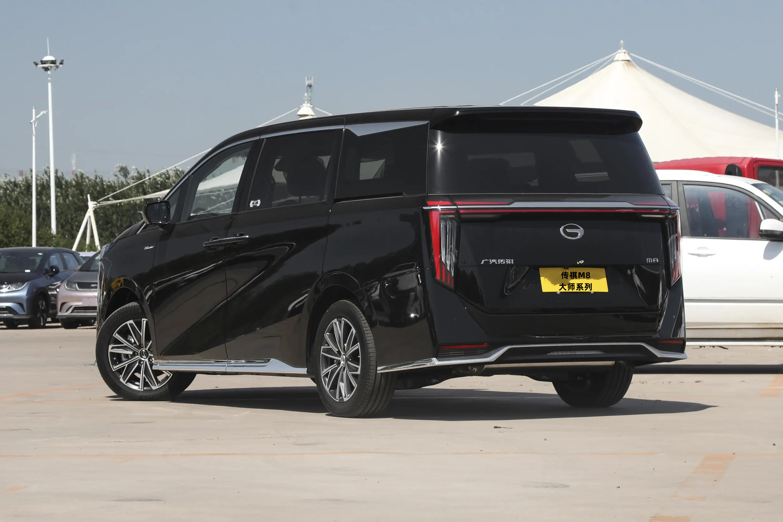 新一代广汽传祺m8大师系列上市,2.0t 8at