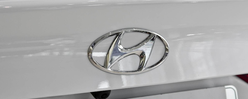 众泰汽车以其独特的z车标而著称.