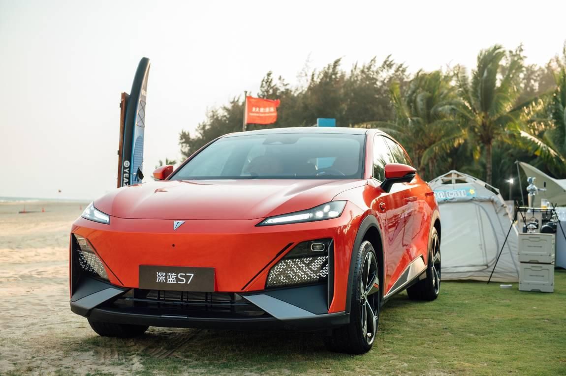 深蓝s7商品车大规模发运 深度揭秘南京智慧工厂