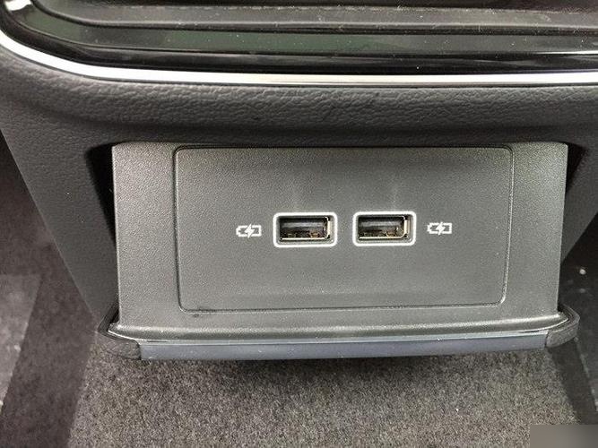 大众迈腾u盘接口在哪