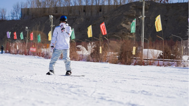 库尔勒龙山滑雪场图片