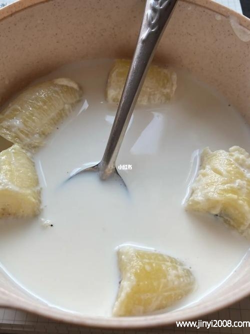 牛奶煮香蕉用大火还是小火煮(牛奶煮香蕉要煮多久)