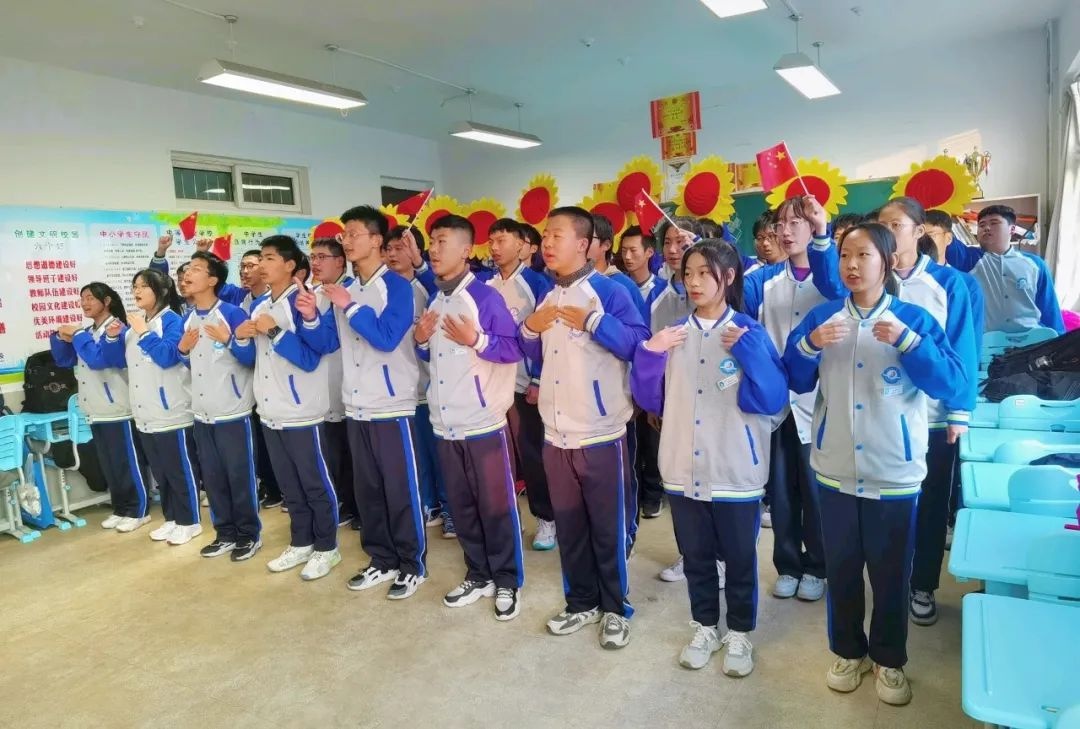 青岛电子学校举行艺术节班级合唱比赛