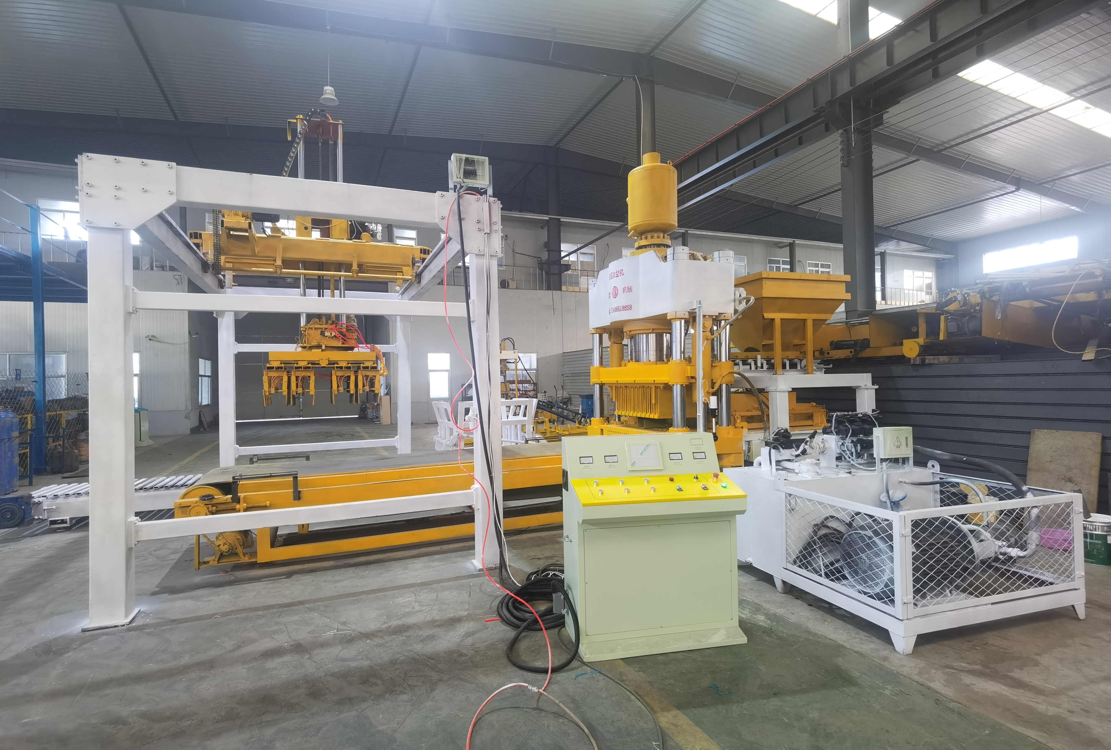 水泥砖机是一种常见的建筑材料生产设备