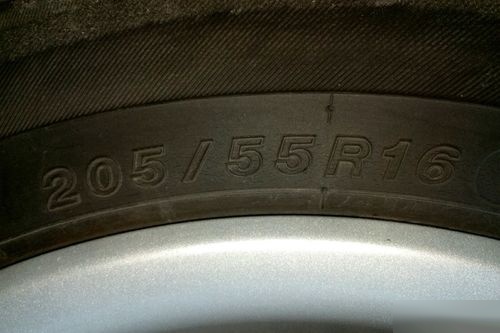 途安车型配备了三种规格的轮胎,分别是225/45r18,205/60r16和215/55