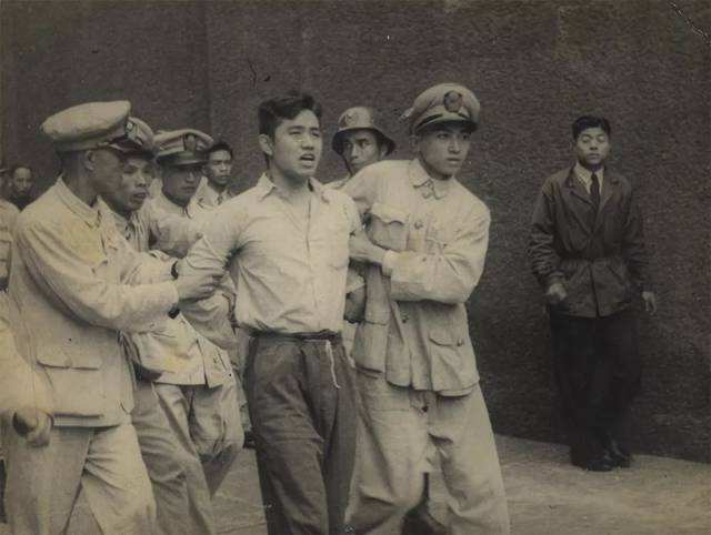 烈士王孝和被小人陷害,带着微笑去刑场,无所畏惧的工人代表