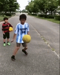 这孩纸看来是进不了男足了 第1张