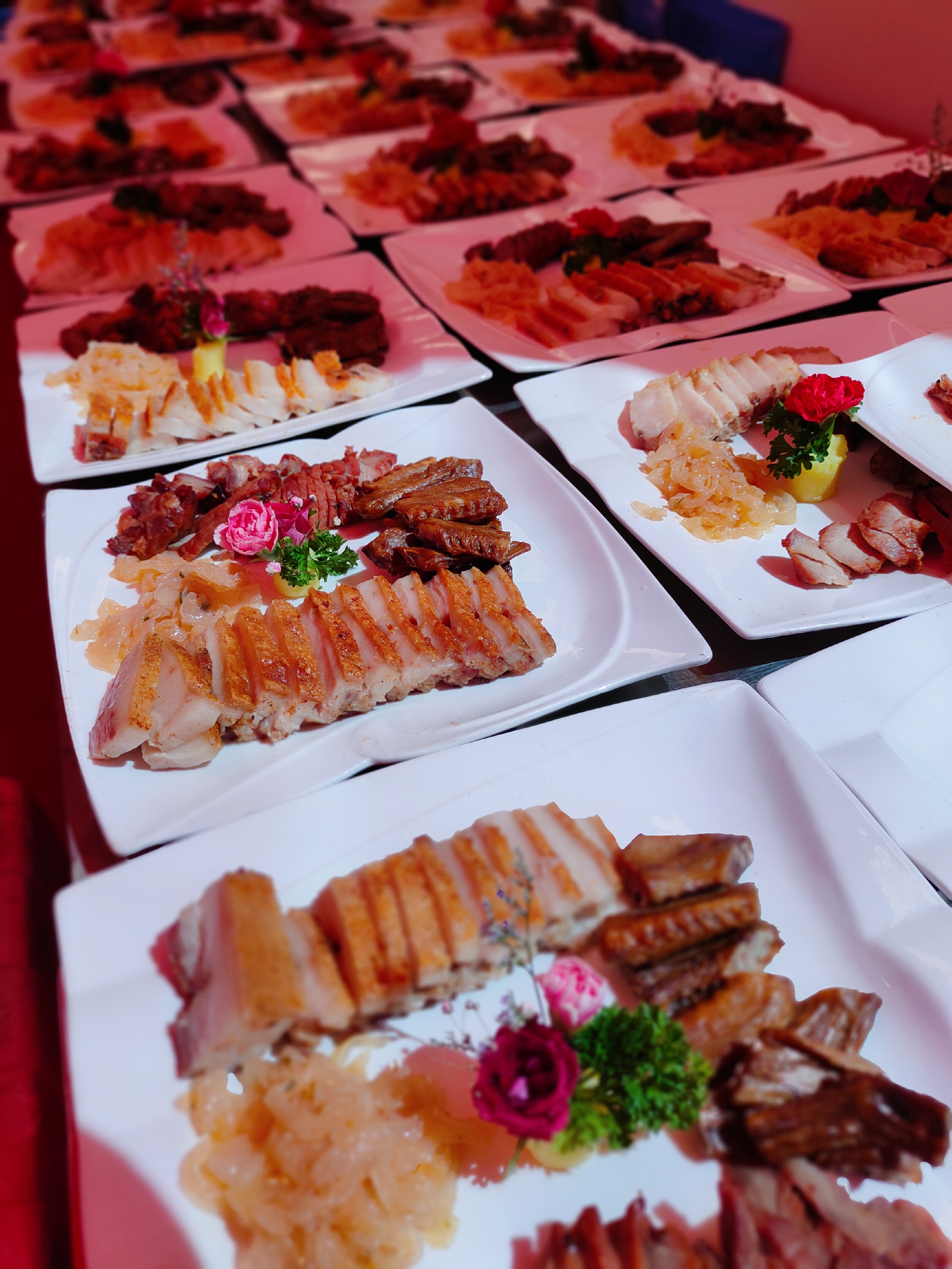 围席而坐,共享康顿围餐