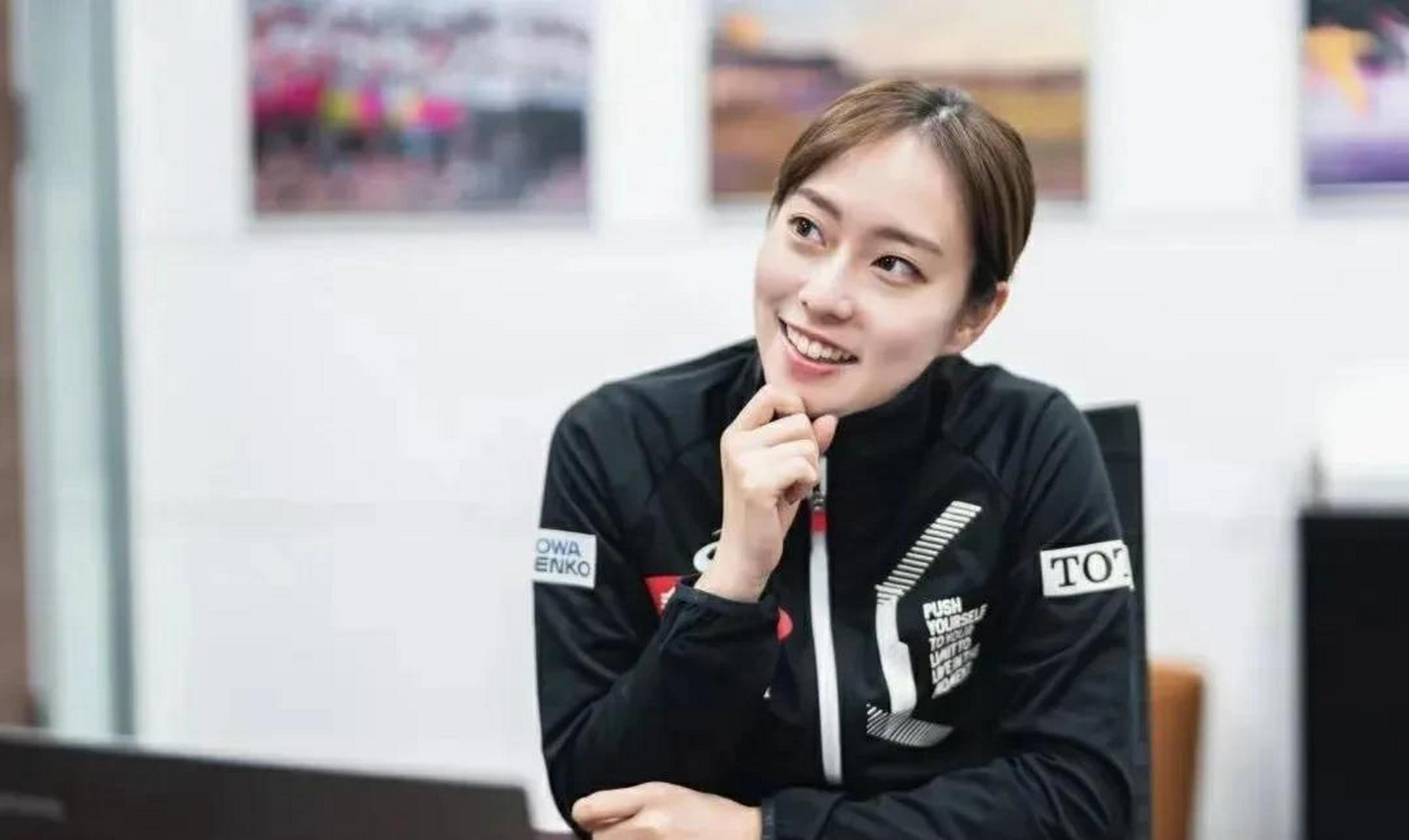 众所周知,石川佳纯是马龙的头号迷妹,多次在采访中表露心意,可惜落花