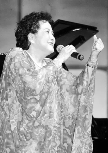 我爱你中国原唱叶佩英逝世,倒在厕所无人知,她的亲人都去哪了?