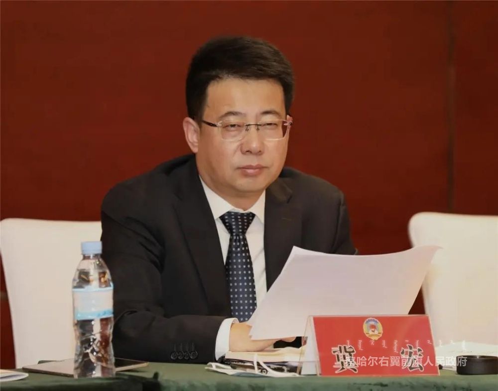 冀宏参加政协察右前旗第十届委员会第一次会议第三讨论组讨论时强调