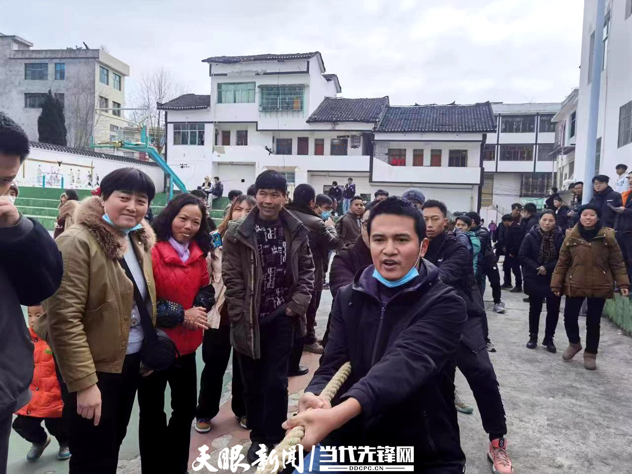 「新春走基层」黔西市红林乡:迎新春拔河赛"拔出"精气神