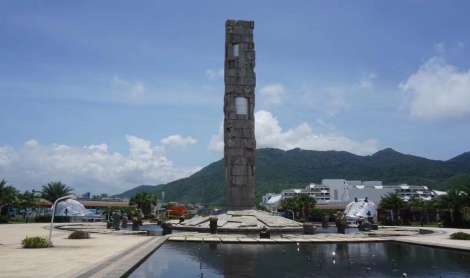 海南景点推荐,亚龙湾中心广场 低音号语音导游