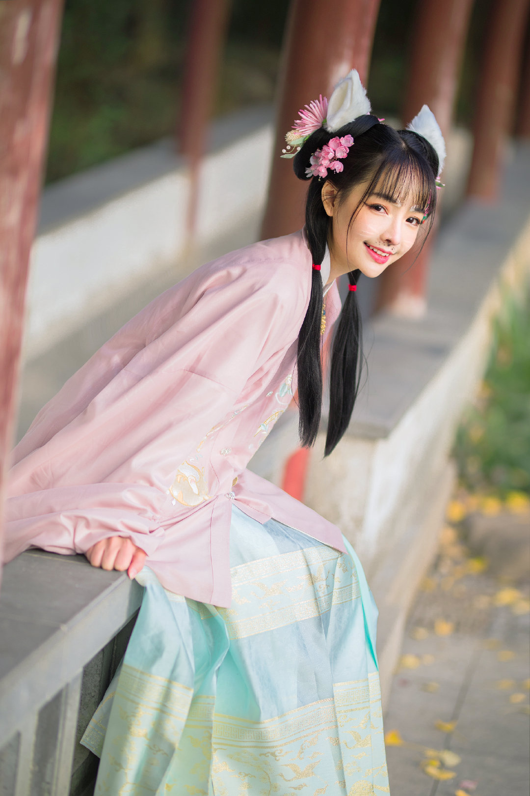 当汉服遇上"猫耳朵",无敌可爱!网友:我家的猫咪成精了!