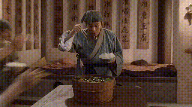 郗鉴不是那种假模假式的人,现在眼看要饿死了,再客气的话,万一人家