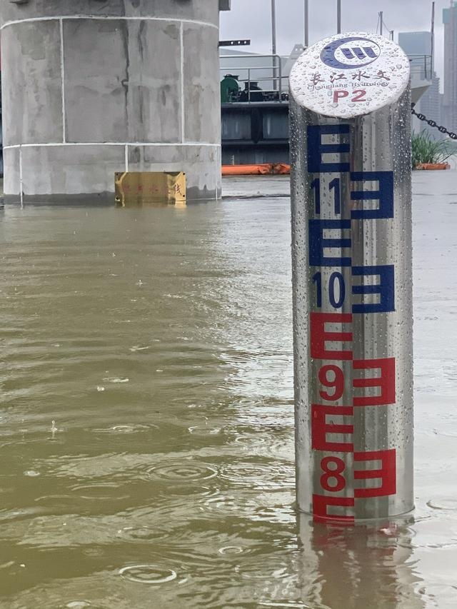 长江水利委员会水文局继续发布洪水黄色预警,预计两湖水位均有1米至1.