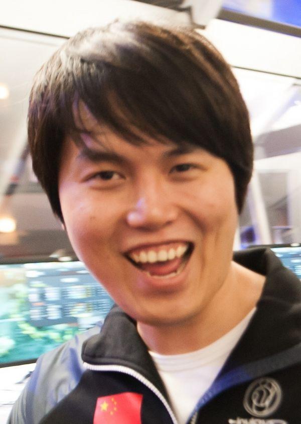 dota2:yyf和龙神直播聊中国战队,这个点儿看wings夺冠?