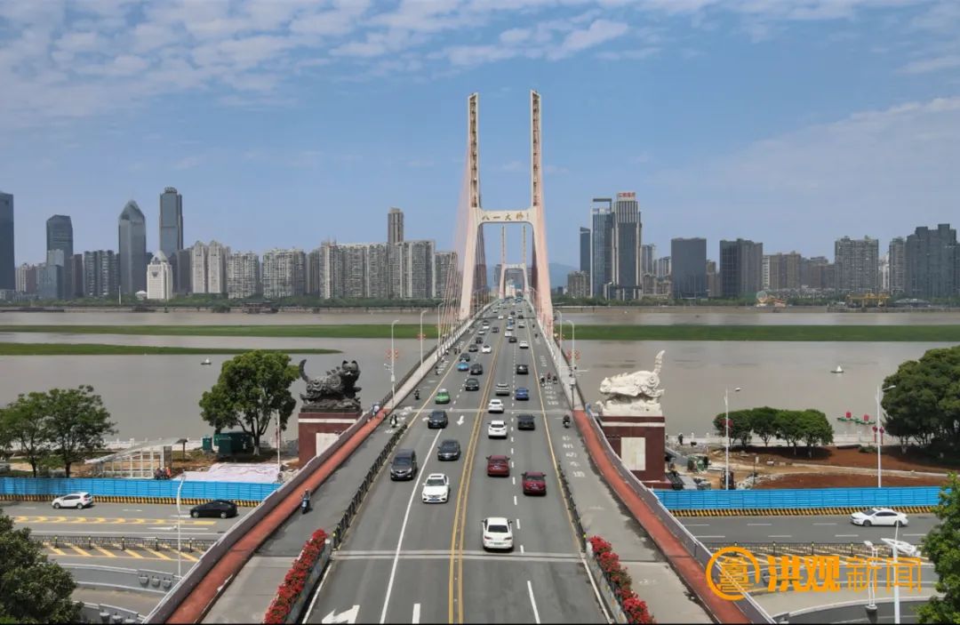 八一大桥"白猫""黑猫"拍照打卡平台已基本完工