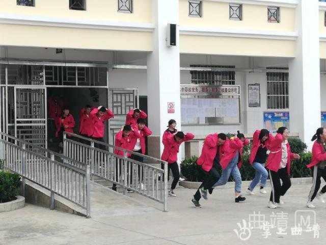 马龙二中,职校开展应急疏散演练活动