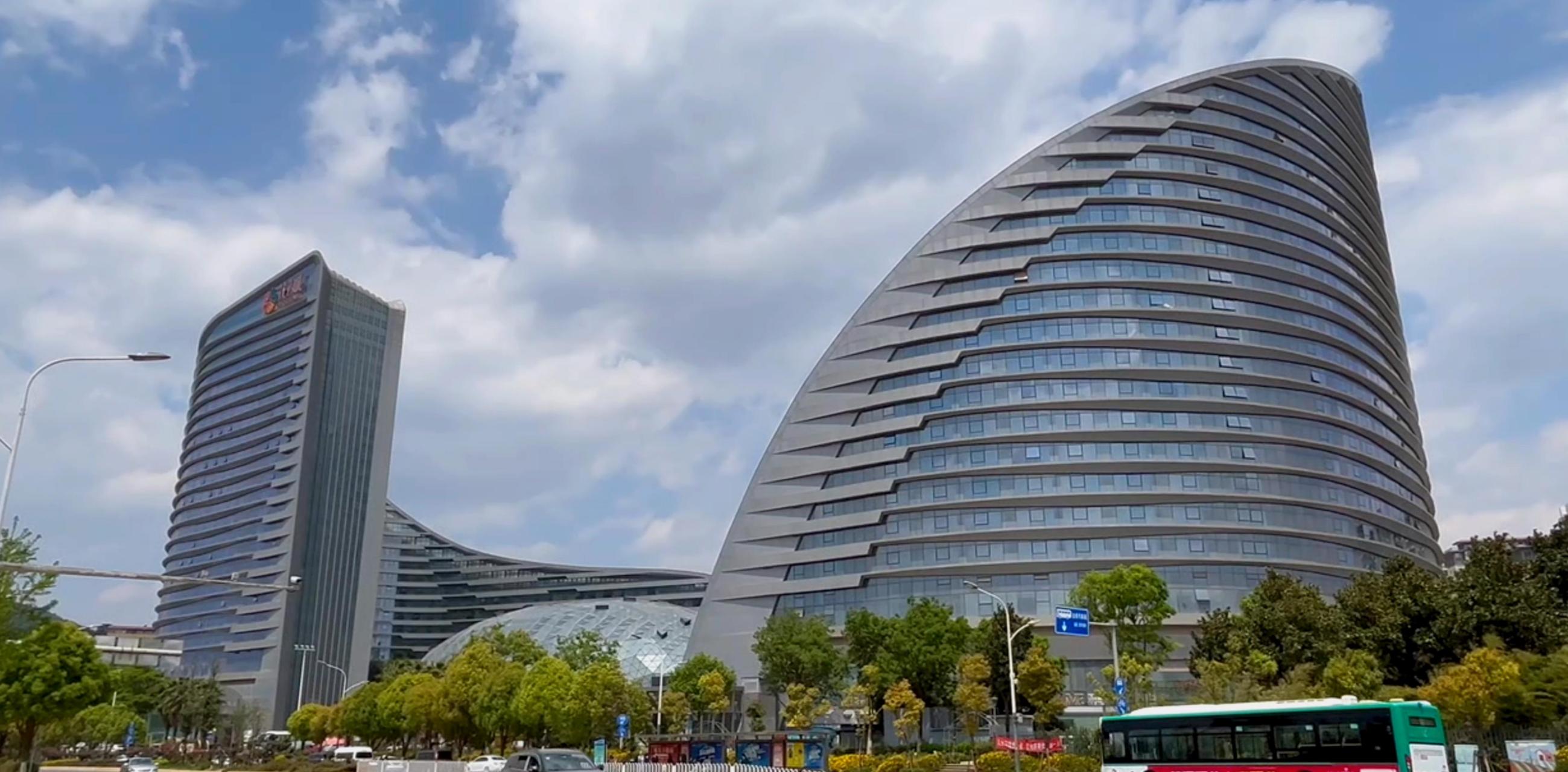 昆明市盘龙区花之城,专门哄外地游客去消费的地方!