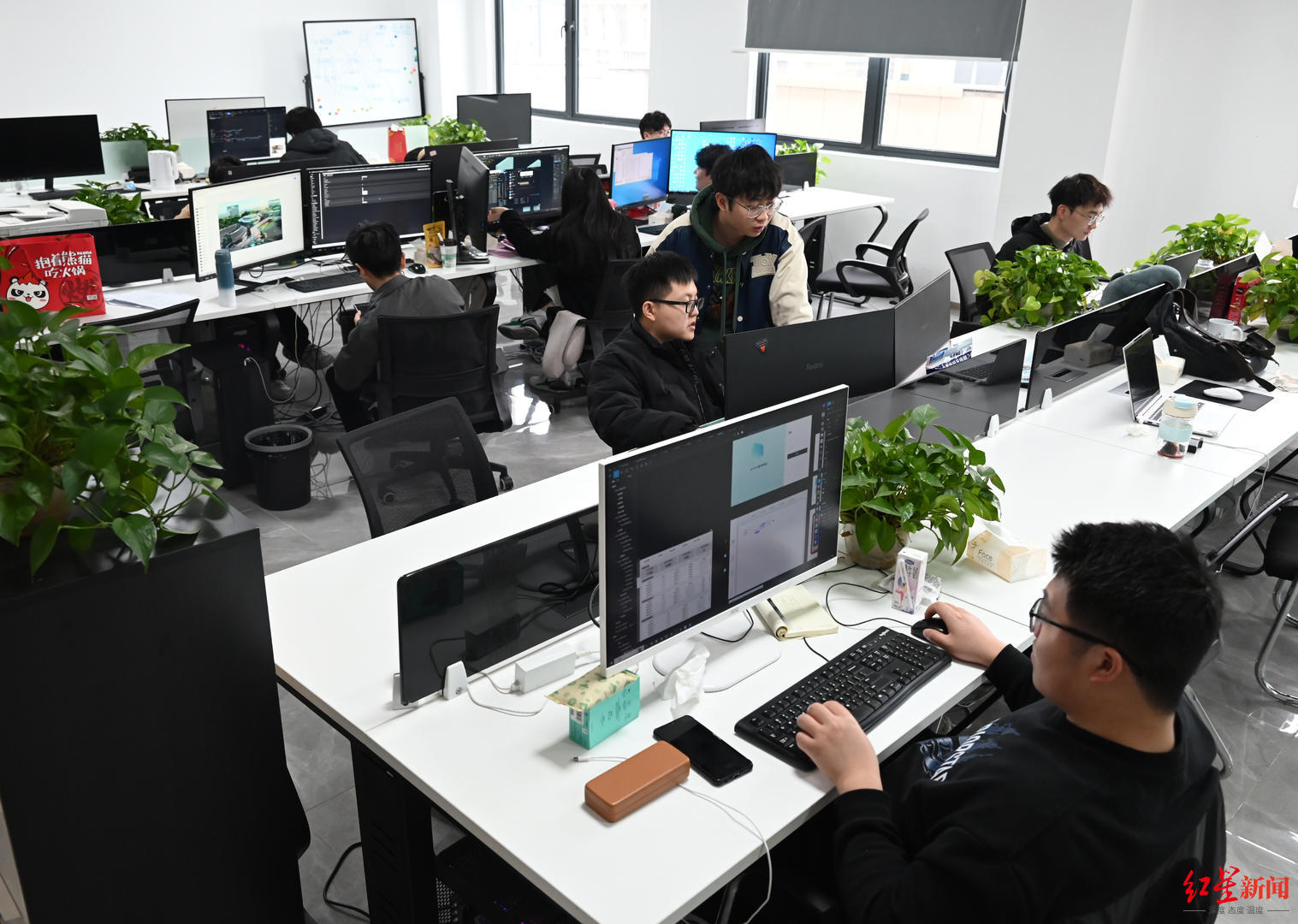 端茶送水,辅导作业都能干,"成都造"人形机器人将走
