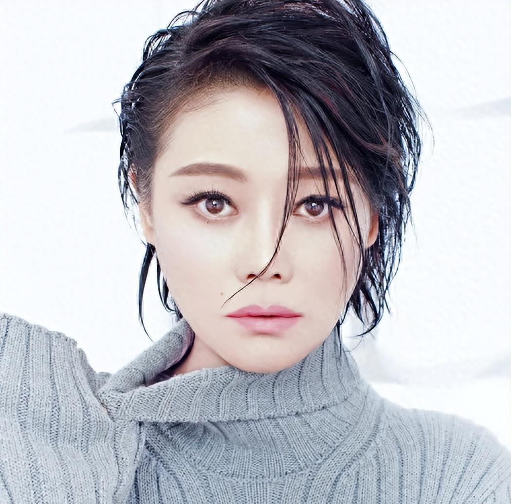 60岁歌手千百惠曾从何静手中夺得男友,分手后儿子成为她的支柱