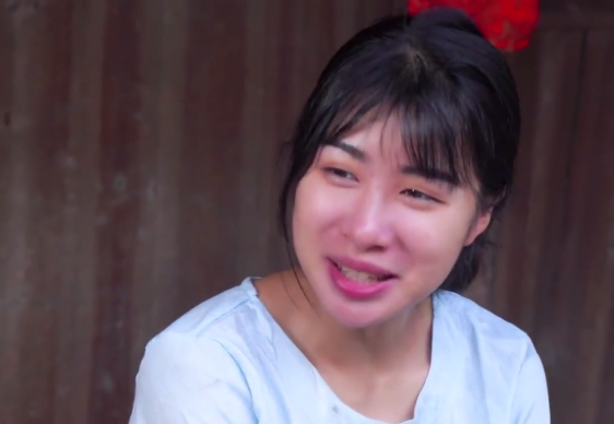 网红奕甜甜翻车?立人设花钱租妈拍视频,自曝月薪4000被质疑作秀