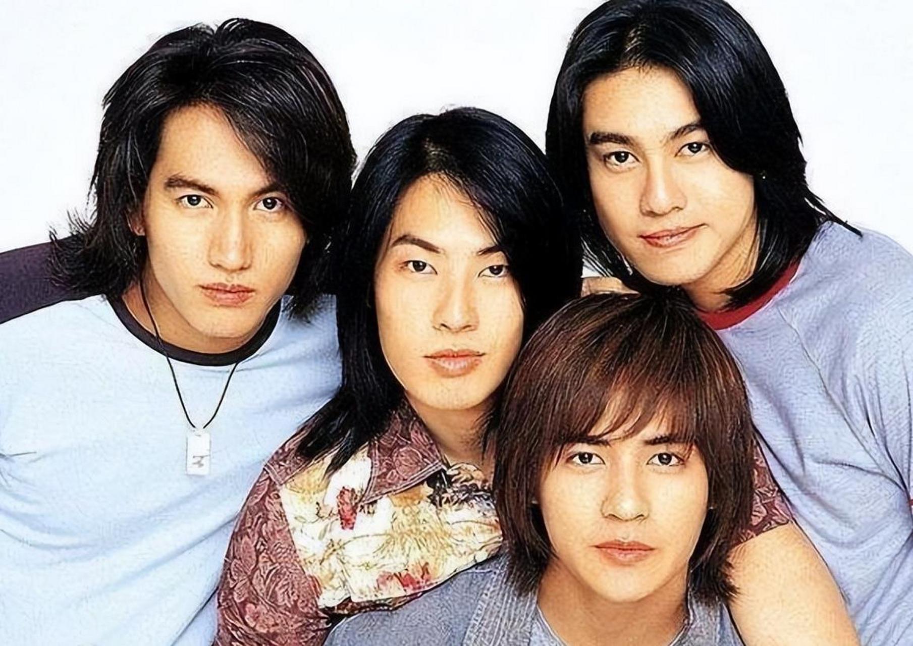 f4其余3人见状,立马上前帮周渝民.