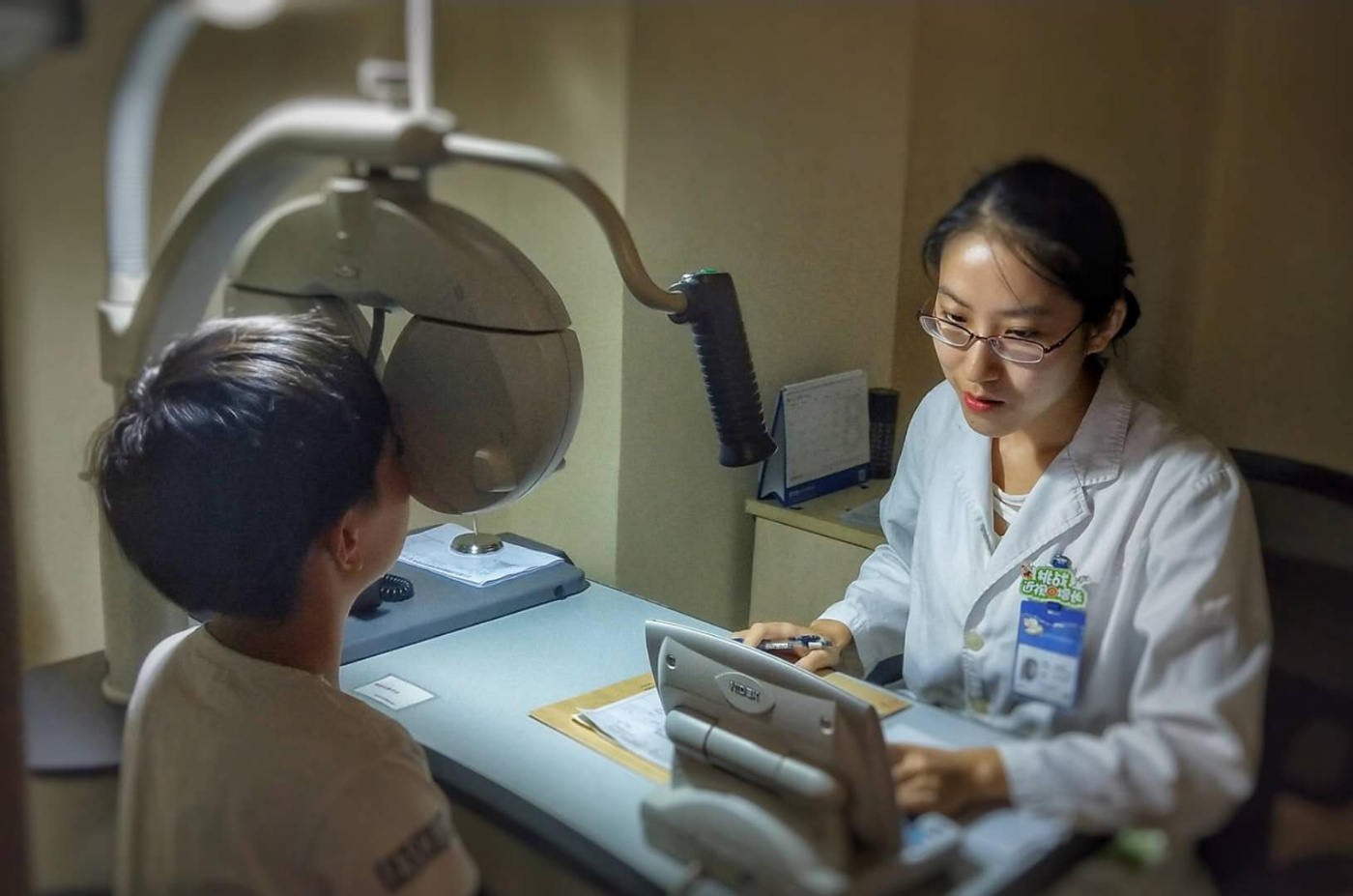 配眼镜不该成为充满算计的"避坑游戏"