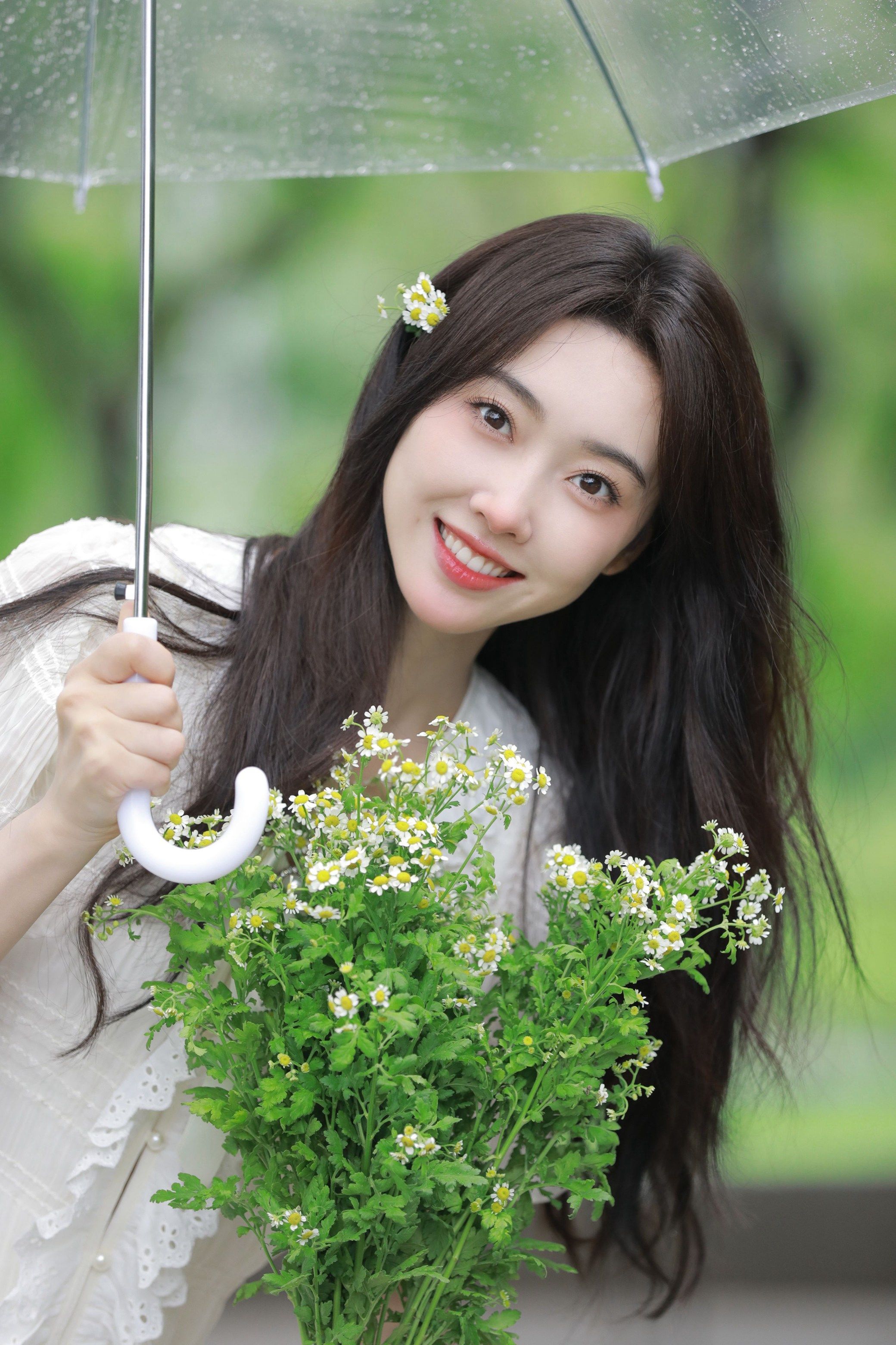 宣璐白色连衣裙甜美可爱写真