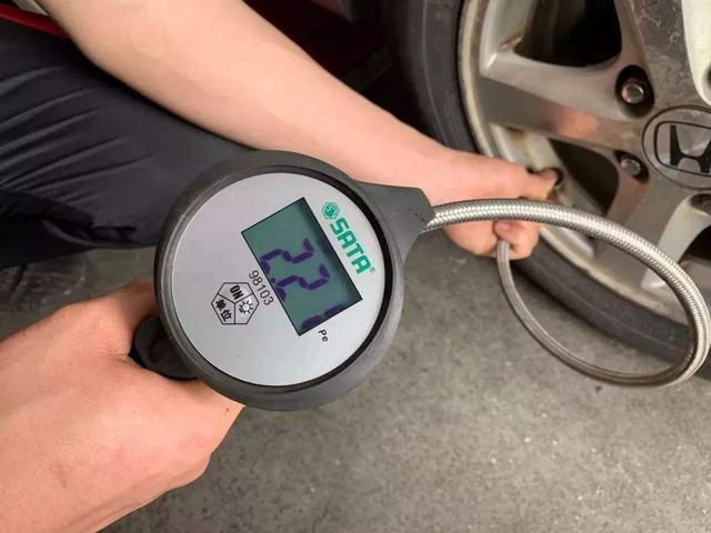 轮胎气压不足还能开吗