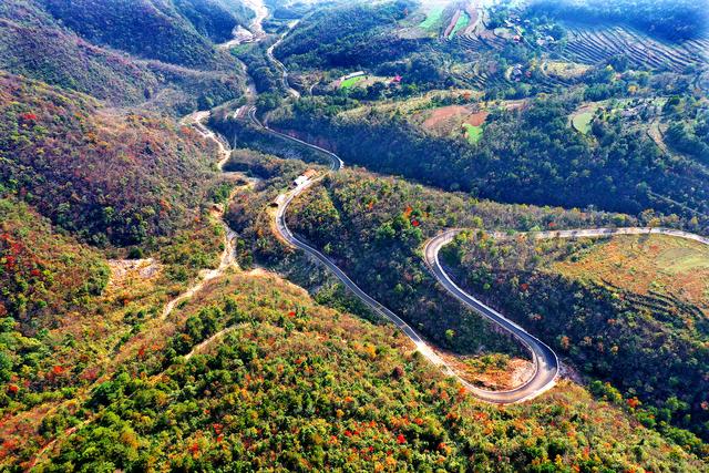 荆襄古道旅游公路图片