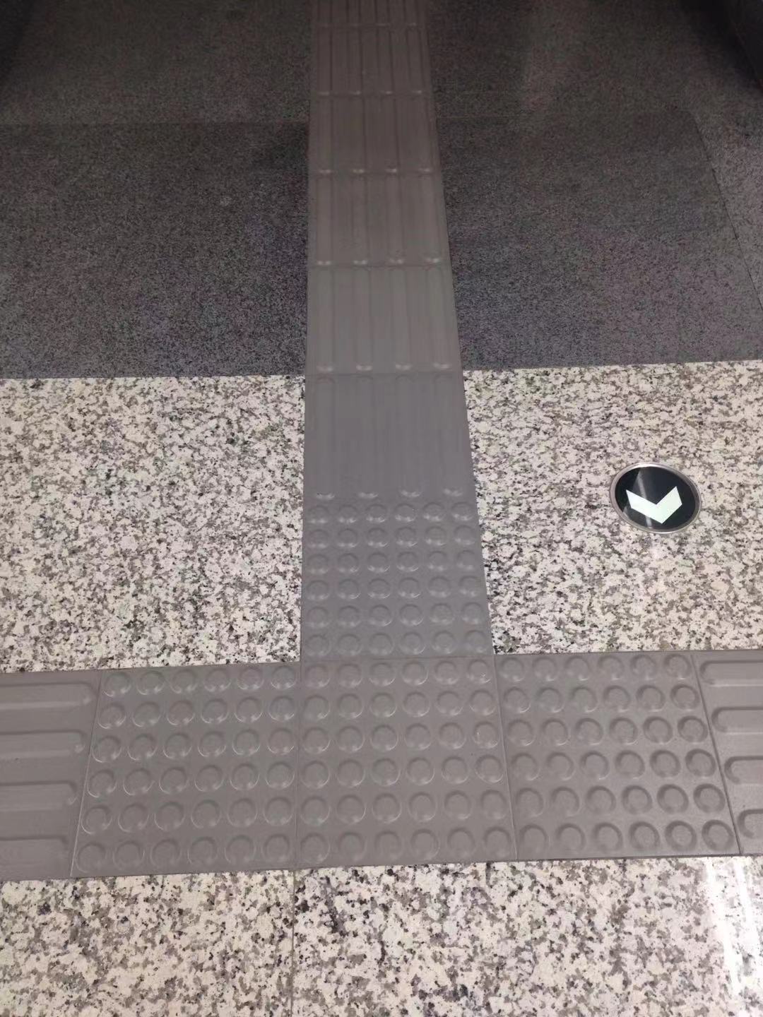 道路全瓷盲道砖-推进完善的盲道建设 体现城市温暖l