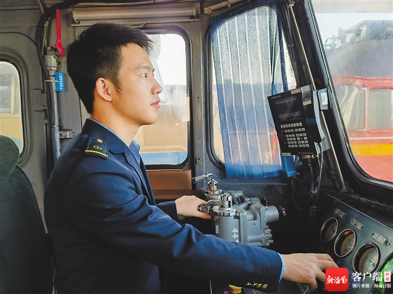 海口机辆轮渡段火车司机徐震辉:多拉快跑,守护春运物流"大动脉"