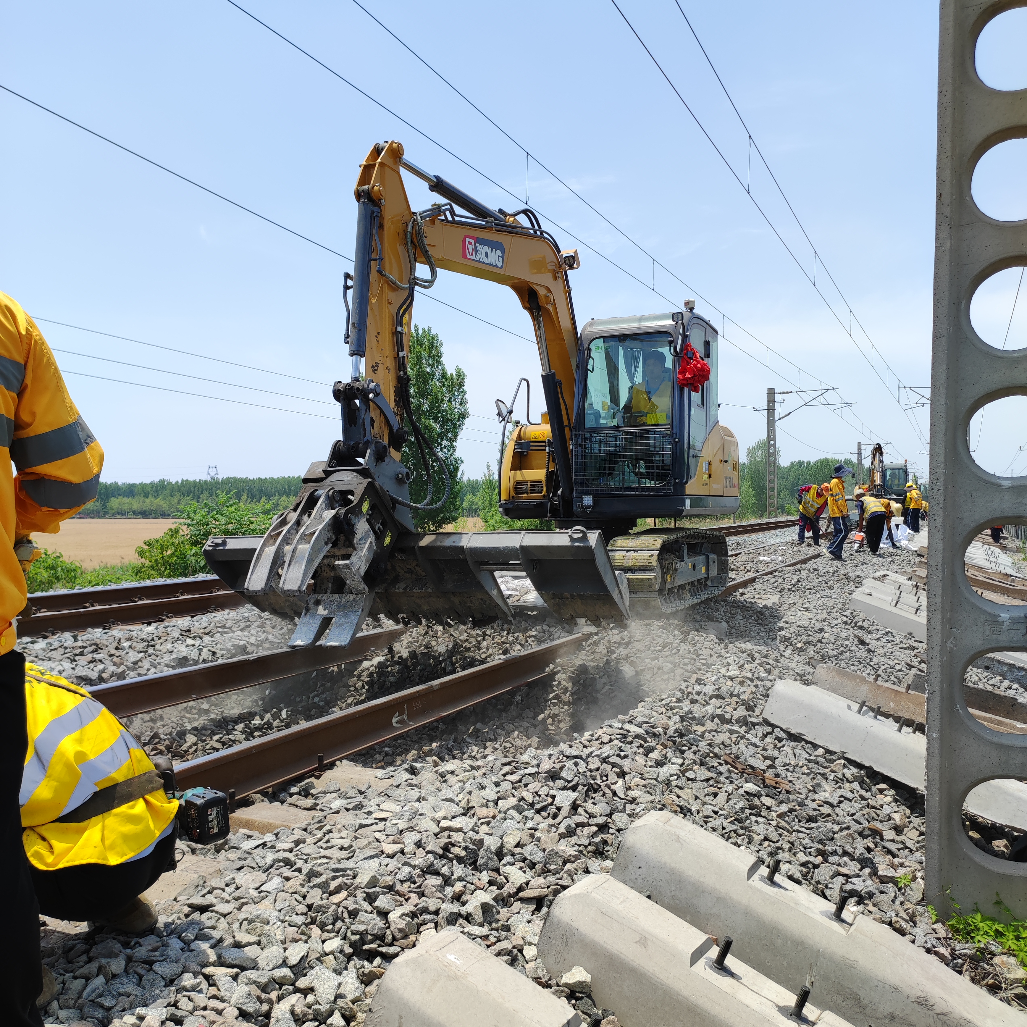 铁路换枕施工作业设备 山东铁推液压换枕机 施工就是那么简单