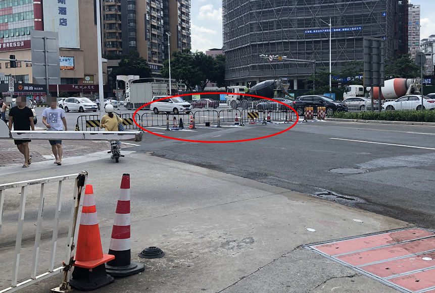 惊险!番禺大北路立交桥"天降"搅拌车,车身都分为两份!