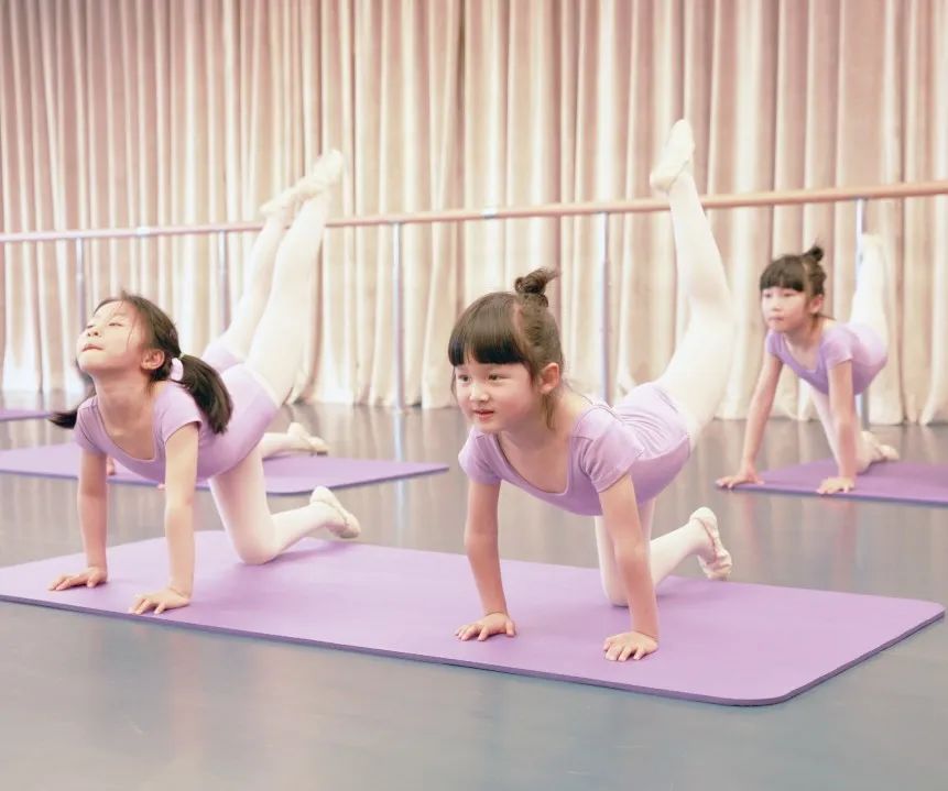 什么是中国舞?我们从基本功开始告诉你