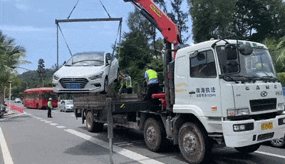用车小知识丨暴雨天，道路积水怎样行车最安全？若水中熄火该如何处置？-有驾