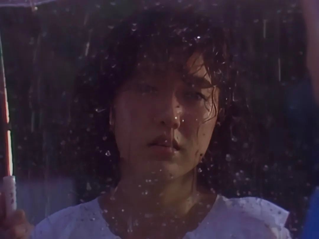 大尺度重口味恐怖电影《箱中女》:变态狂将已婚女性囚禁在箱子中