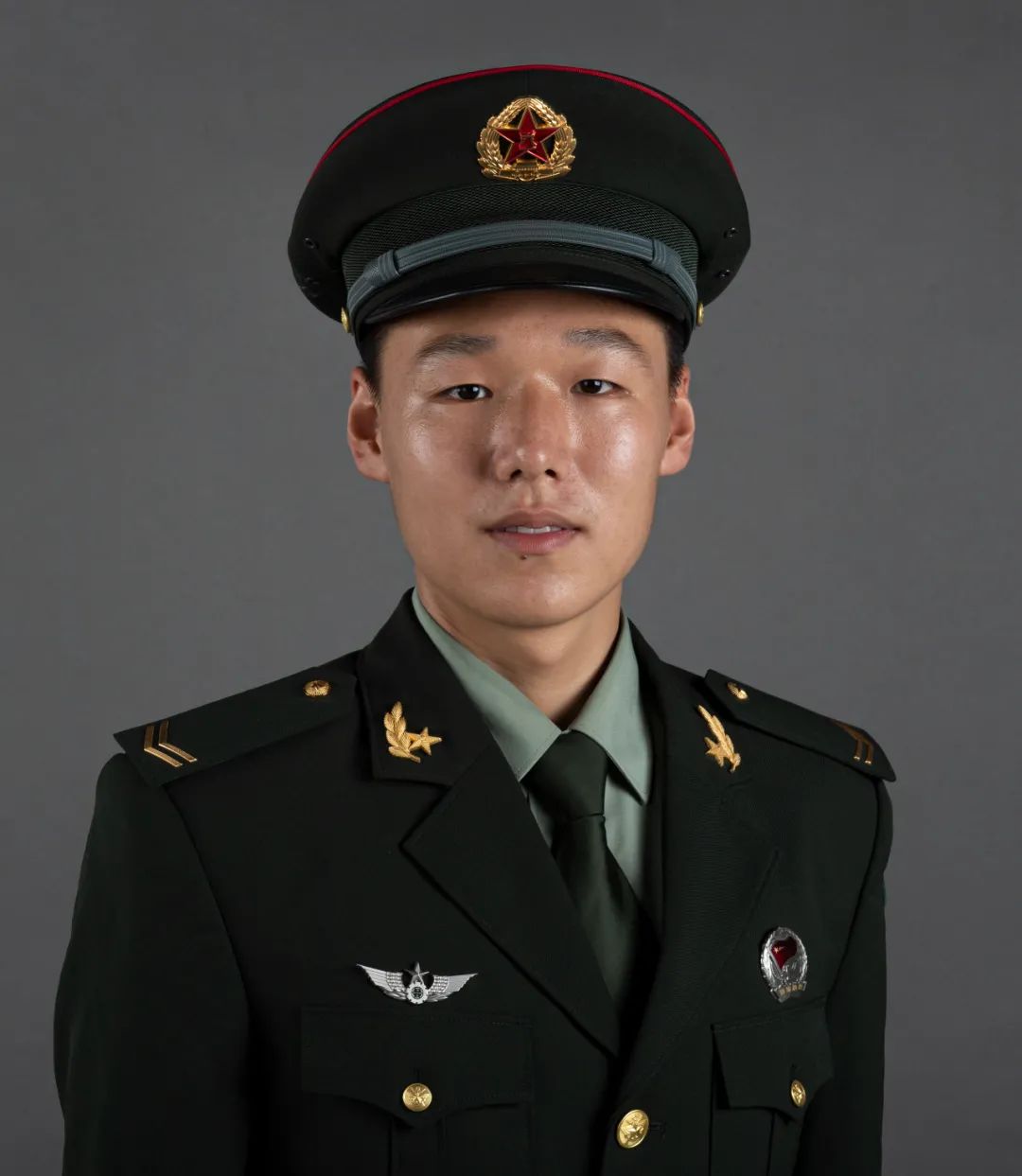 同学突发癫痫,退役军人挺身而上!