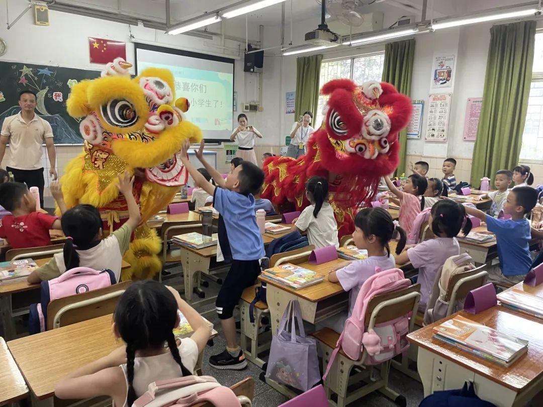 神兽出笼学生图片