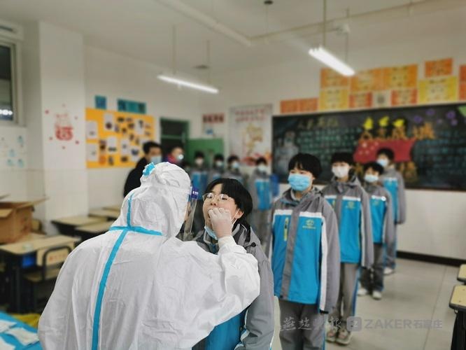桥西区越洋外国语中学:全员核酸检测,为学生顺利开学做准备