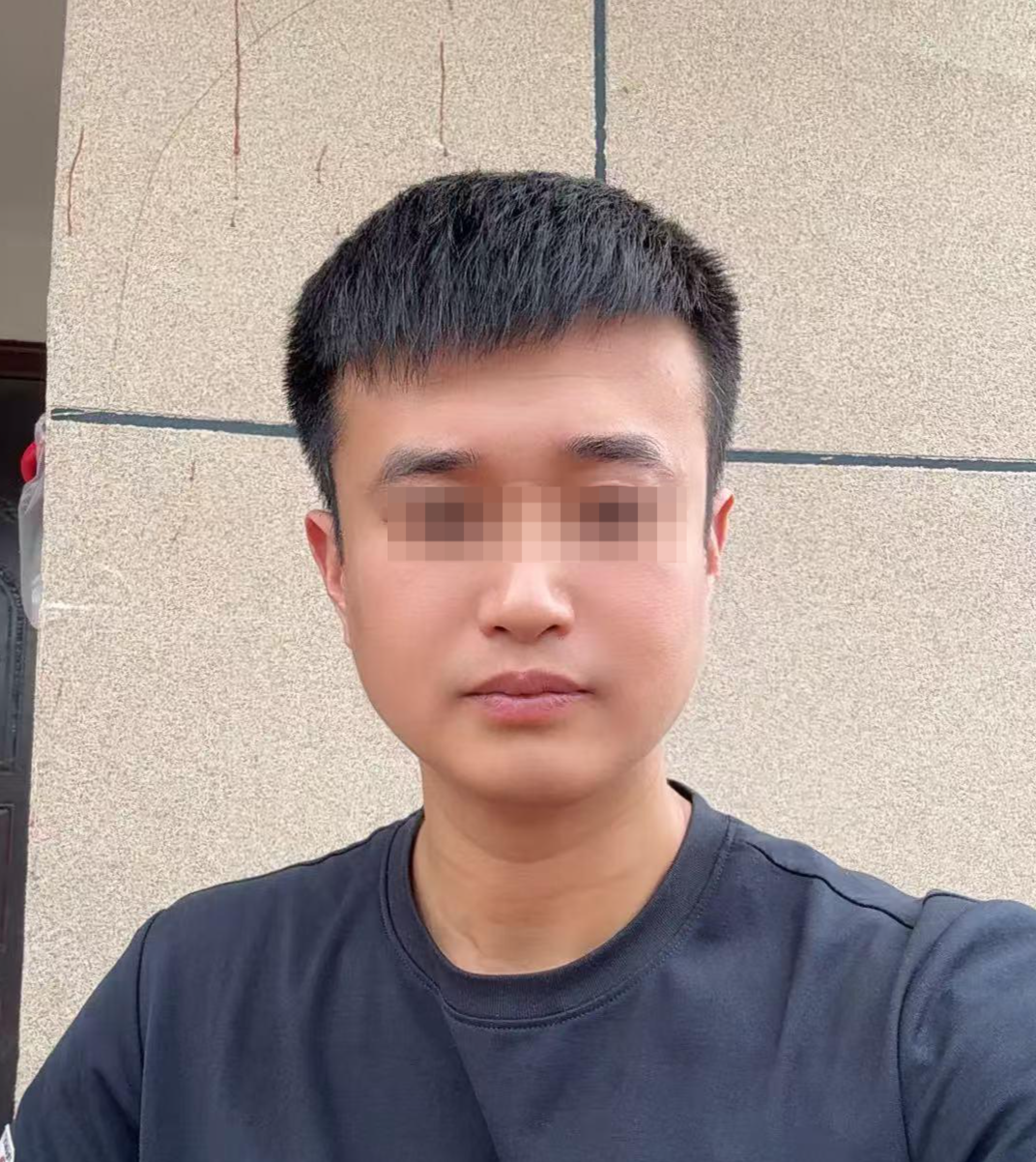 父亲当街多次脚踹女儿，路过男子制止时将其放倒致轻伤，法院判了 - 图3