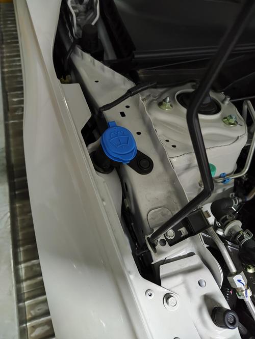 东风日产轩逸玻璃水怎么喷出来