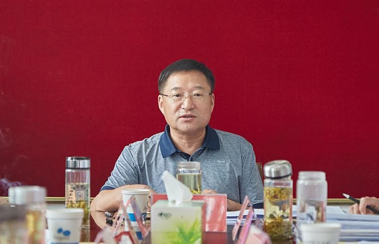 杨业峰主持召开电子信息产业链工作推进会