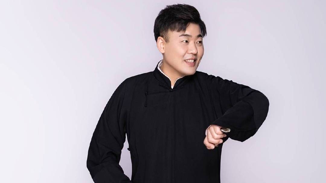 德云社张鹤帆被师叔"玩坏了",刚戴上新帽子,就被朱汝钊砸挂