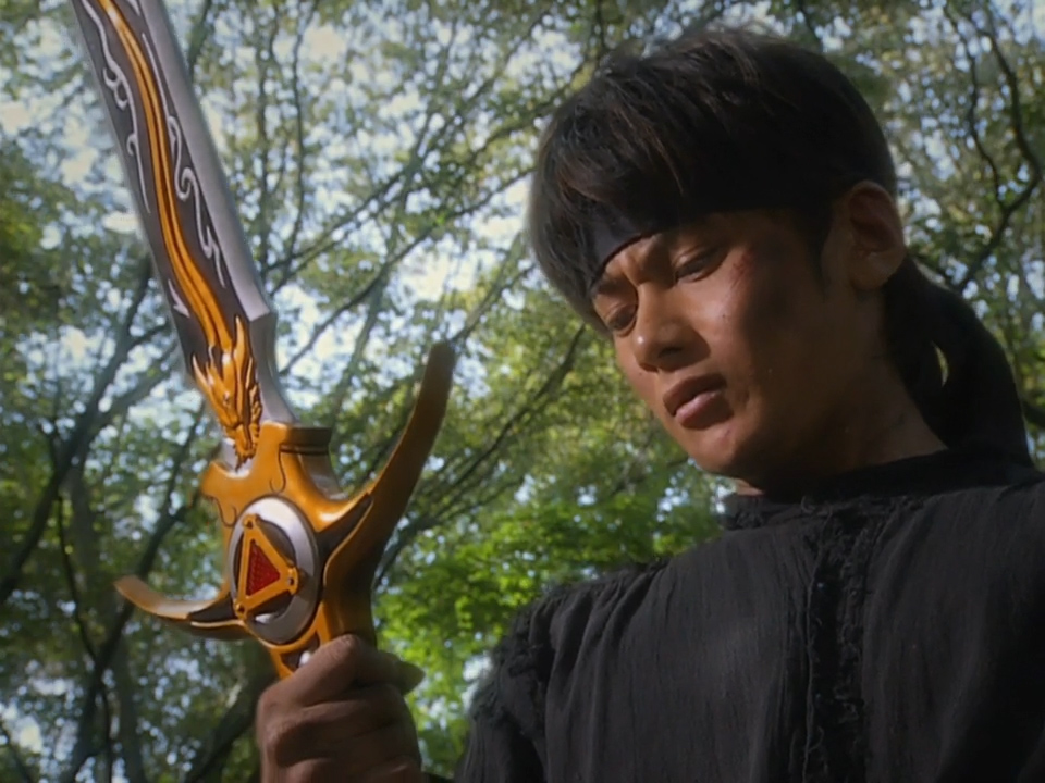 牙狼:钢牙的童年也曾活泼灿烂过,却又无可奈何