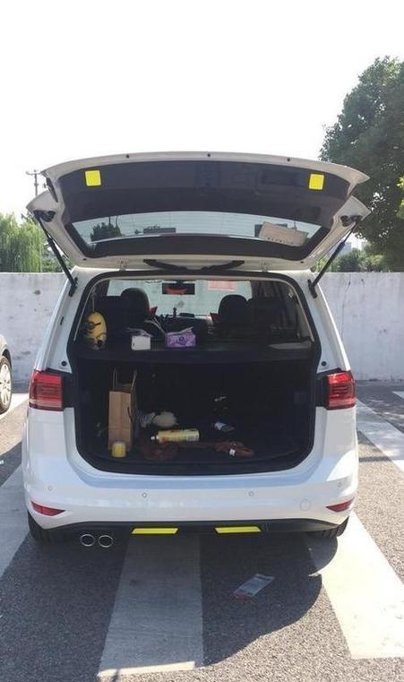 15款现代途胜后备箱门有异响